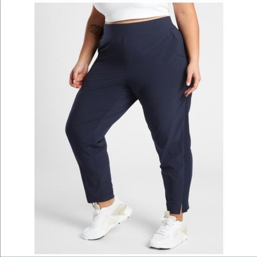 Athleta Navy Brooklyn Tapered Ankle Pants great for golf